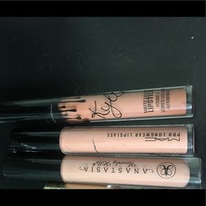 Liquid lipstick and lipgloss bundle